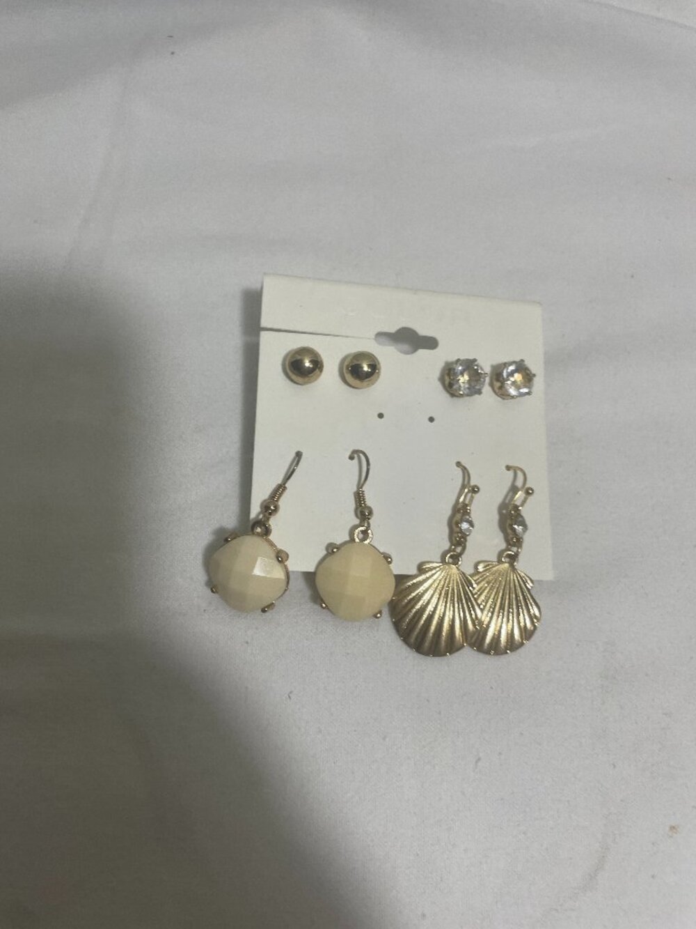 4 Pairs Gold Tone Earrings Set Seashell Drops Cream Dangles Clear Studs